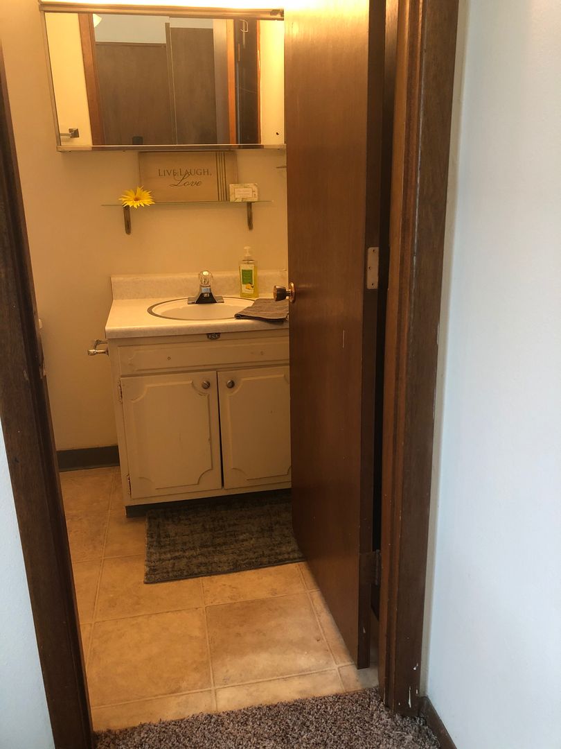 Cedar Rapids Apartment: 1553 E Ave NE
