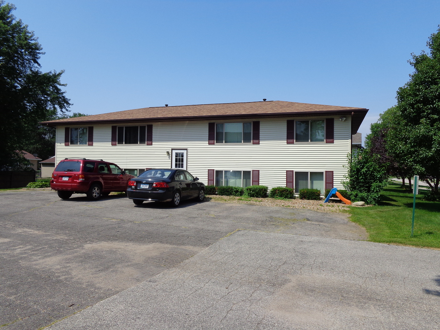 Marion Apartment: 4571 Vasey Ave