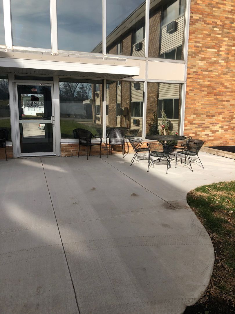 Cedar Rapids Apartment: 2030 1st Ave NE