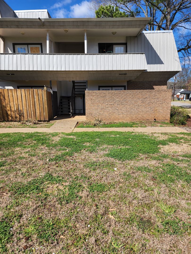 Tyler Apartment: 501 E. Houston St.