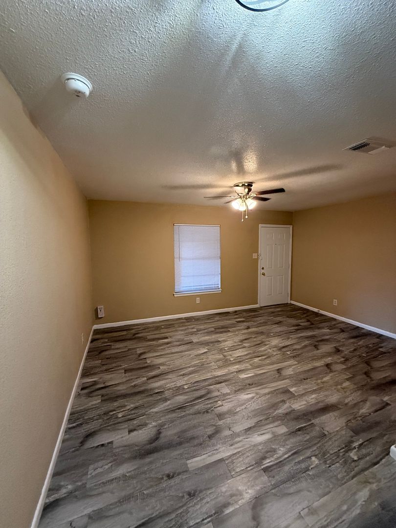 Tyler Apartment: 710 S. Kennedy Ave.