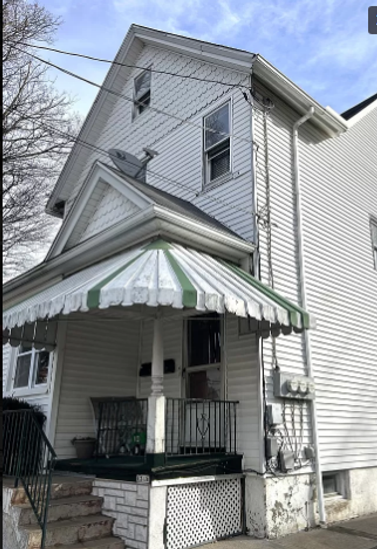 Dunmore Apartment: 1248 Prescott Ave