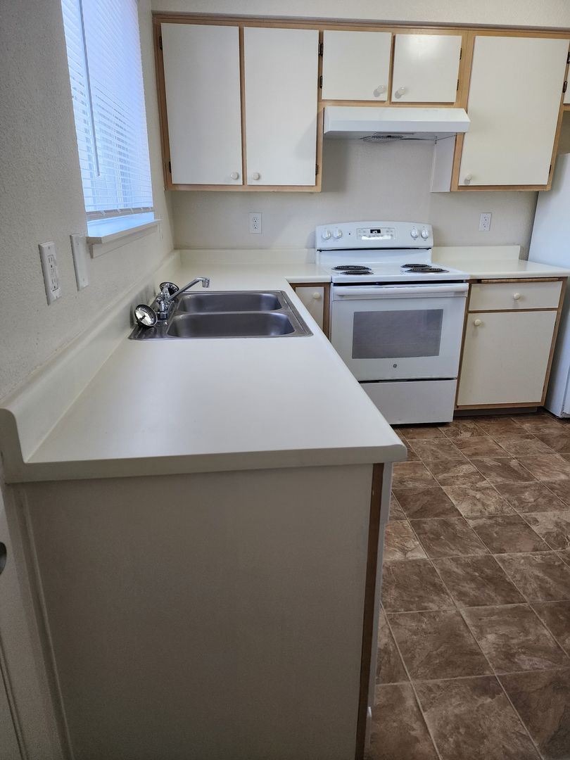 Vancouver Apartment: 6422 NE 4th Plain Blvd