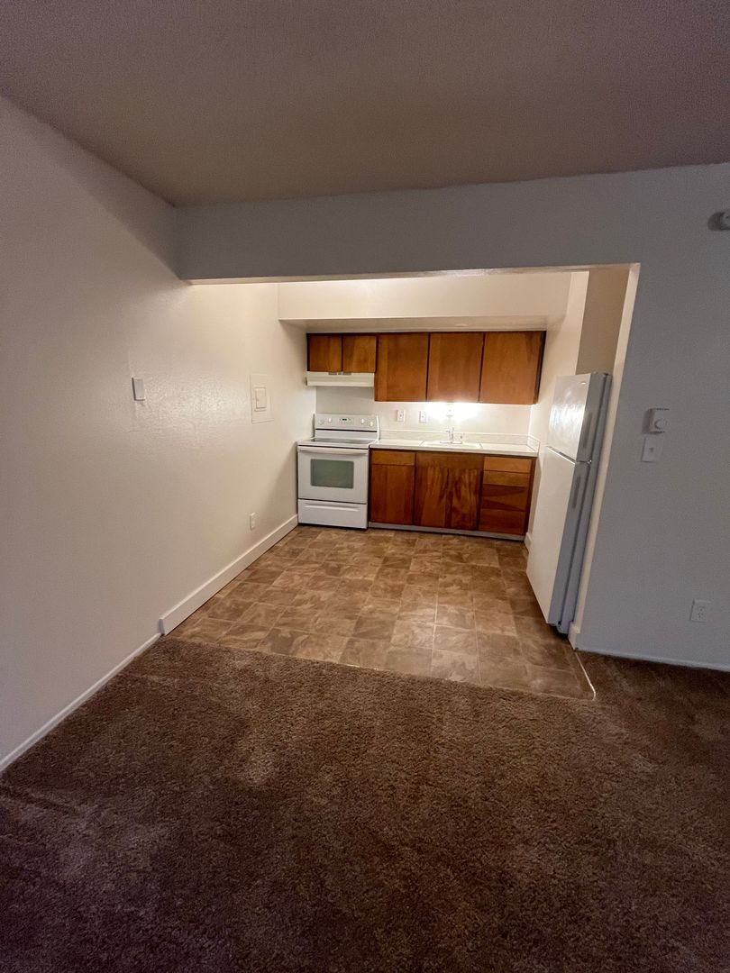 Vancouver Apartment: 2507 E. Mill Plain Blvd