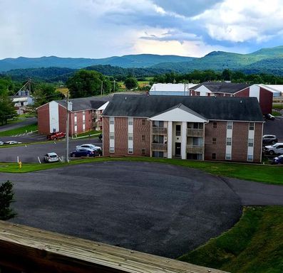 Beautiful 2 bedroom 1 bath apartment- Apply for the waiting list now!