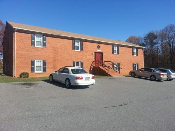 Lynchburg Apartment: Brambleridge Court