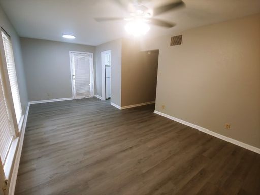 Welcome Home to Barton Oaks Apartments 111 Barton Street #28 - *Move in Special - $0 Deposit option* - Please read the full description* – photo 1