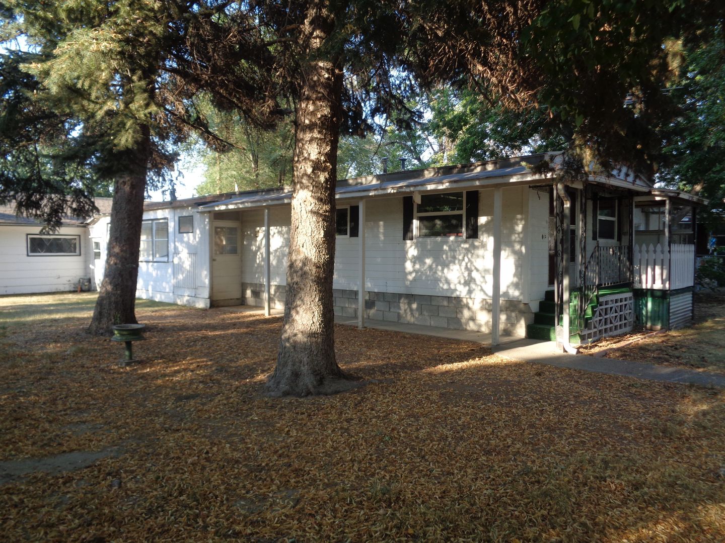 Billings House: 629 Riverside Road