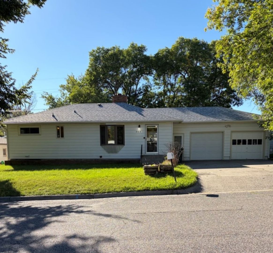 Billings House: 2414 Meadowood St.