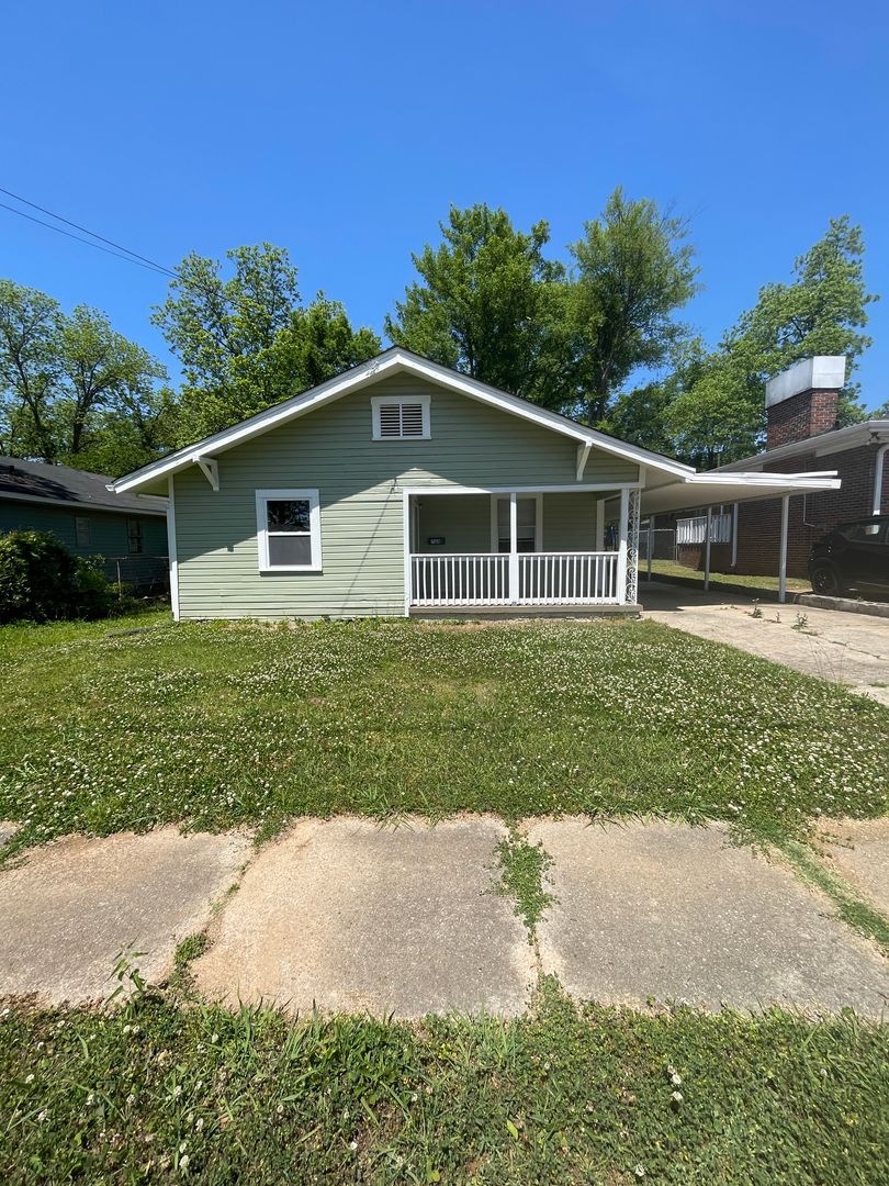 Fairfield House: 704 61st St