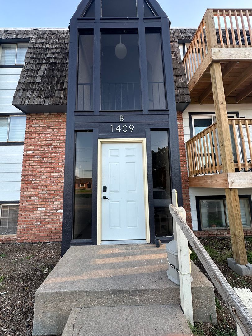 SALINA Apartment: 1409 E IRON