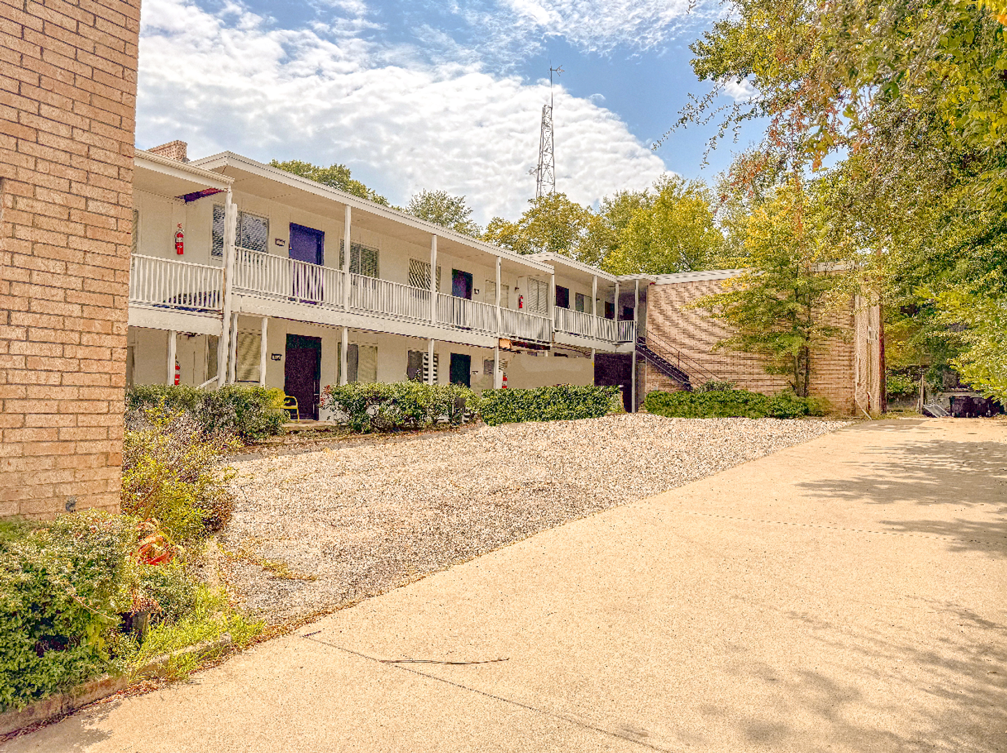 Longview Apartment: 437 N Fredonia