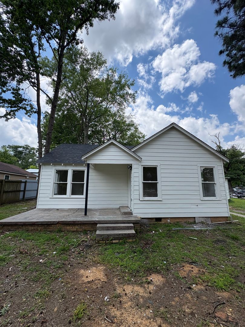 Longview House: 703 Texas