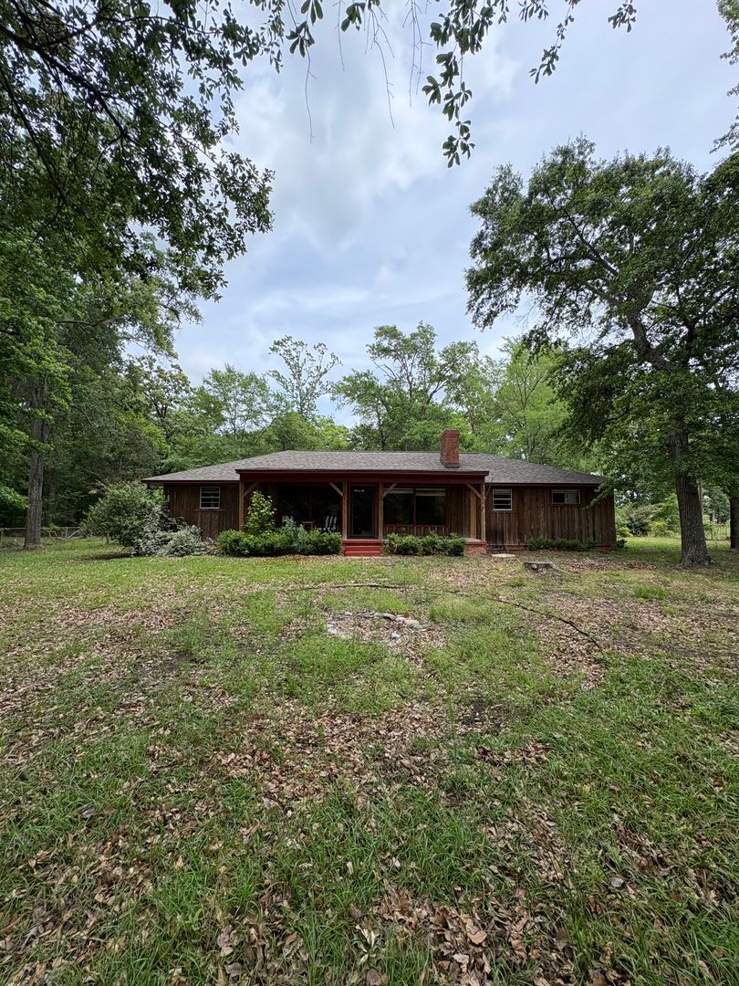 Kilgore House: 3869 FM 1249 E