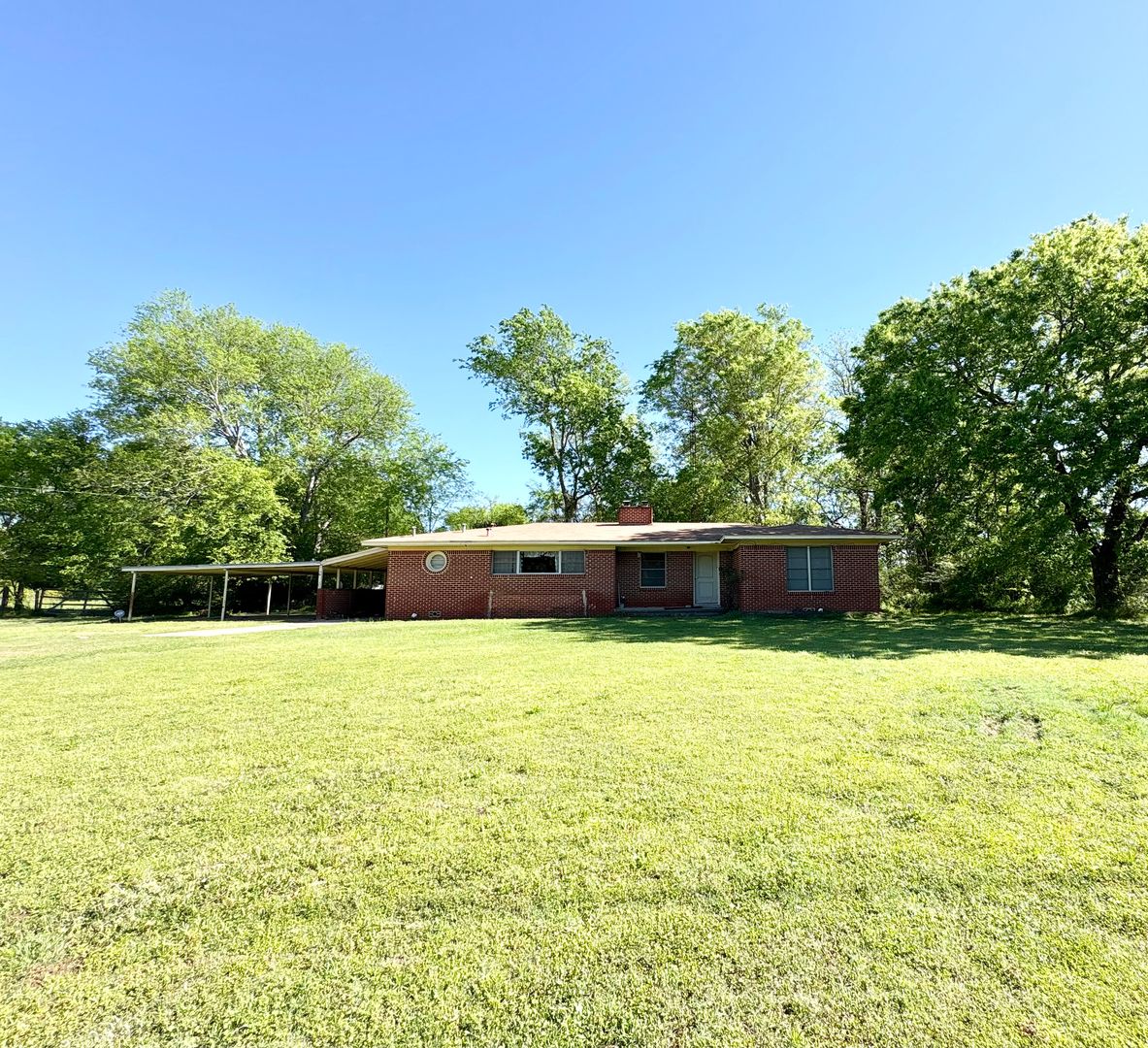 Longview House: 3953 Hwy 154 E