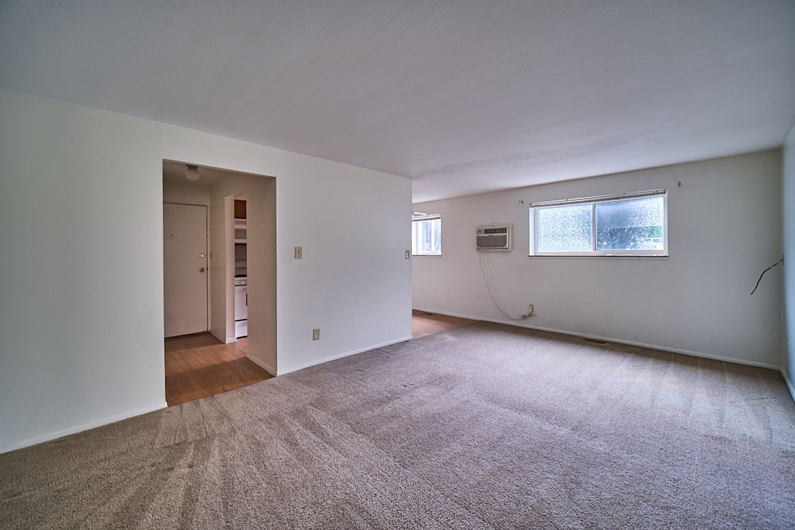 Euclid Apartment: 681 Babbitt Rd.