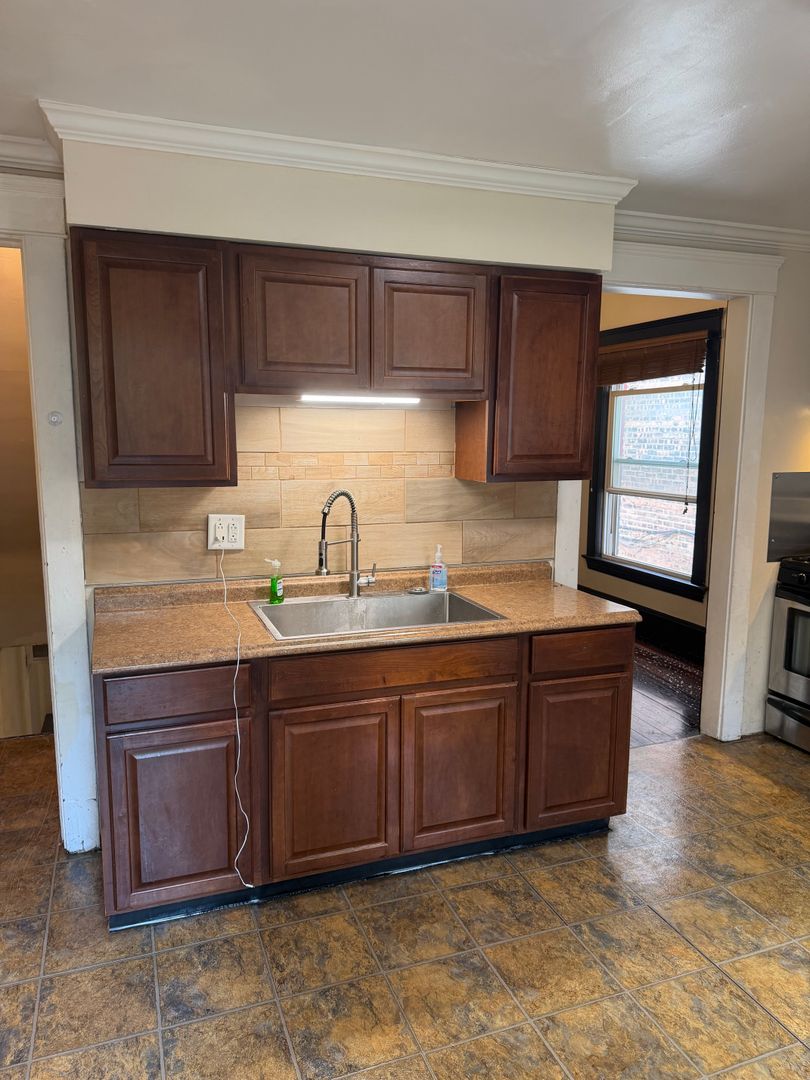 Cleveland Apartment: 1315 West 85th