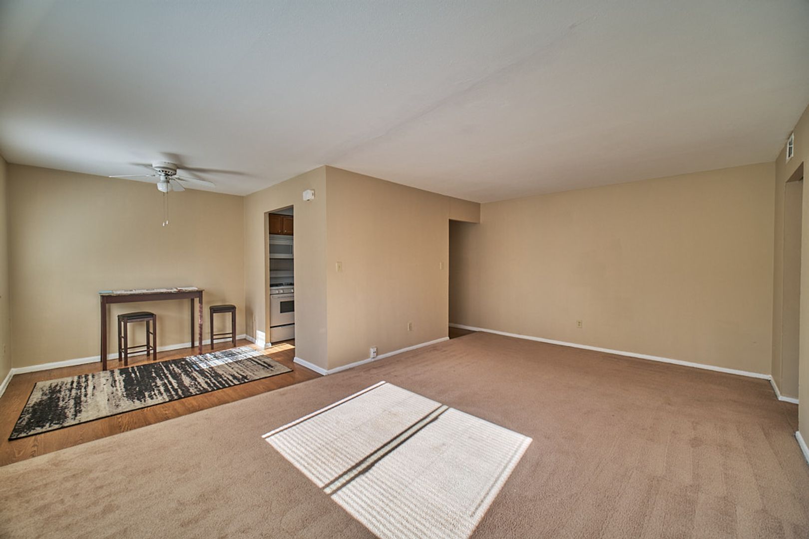 Euclid Apartment: 681 Babbitt Rd.