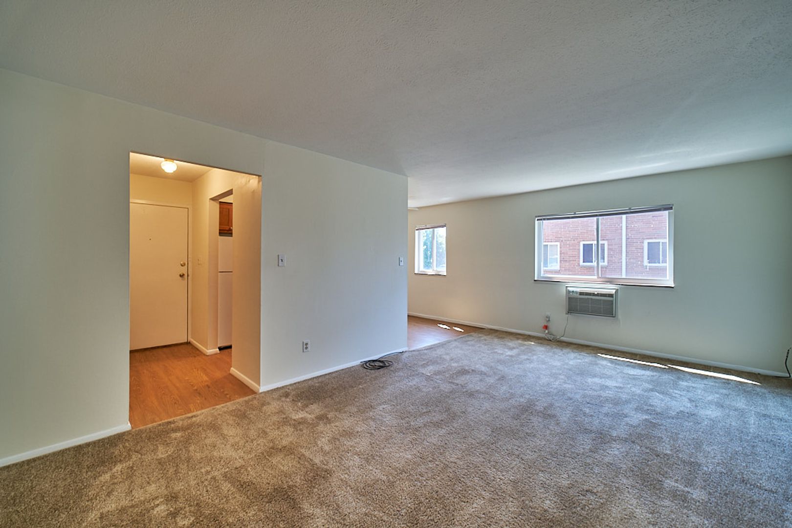Euclid Apartment: 681 Babbitt Rd.