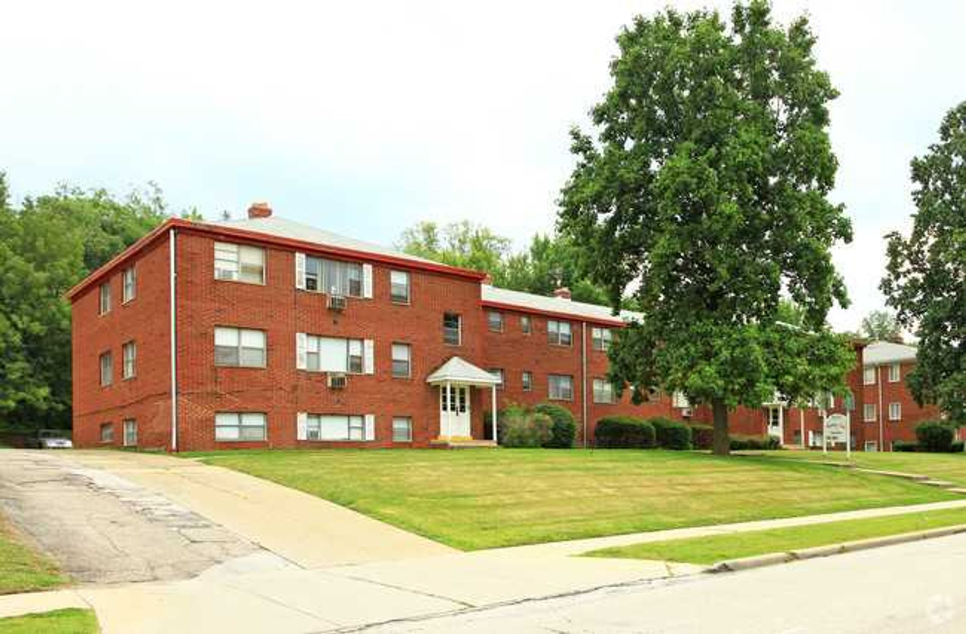 Euclid Apartment: 24630-50 Euclid Ave