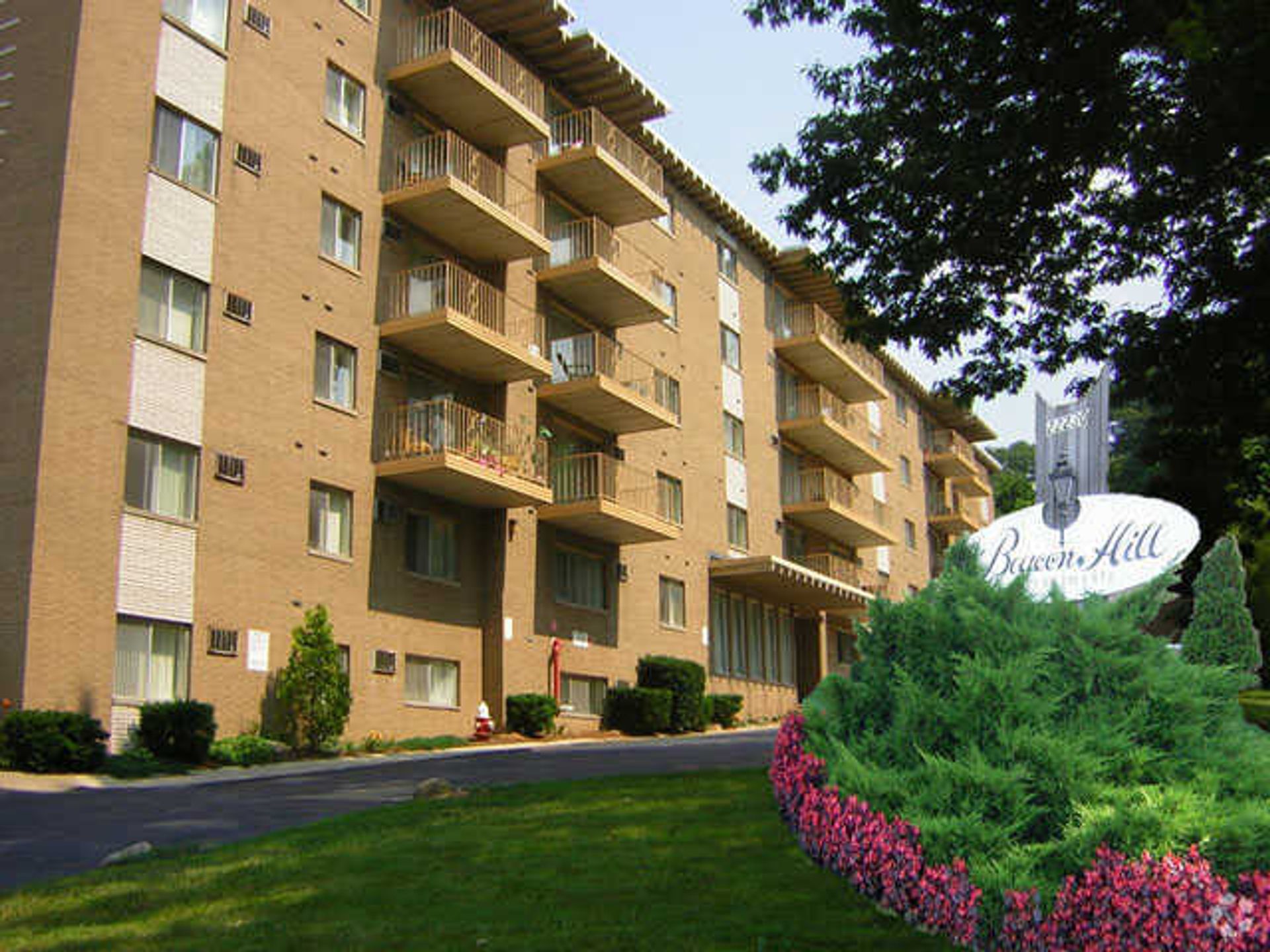Euclid Apartment: 22230 Euclid Ave