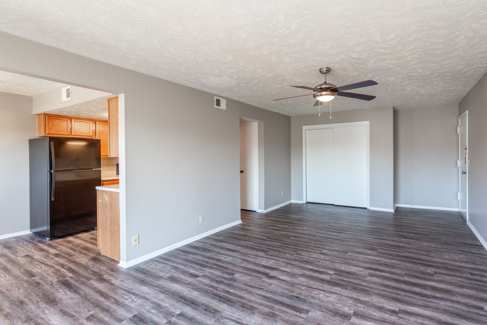 Omaha Apartment: 6516 N 64th Plaza
