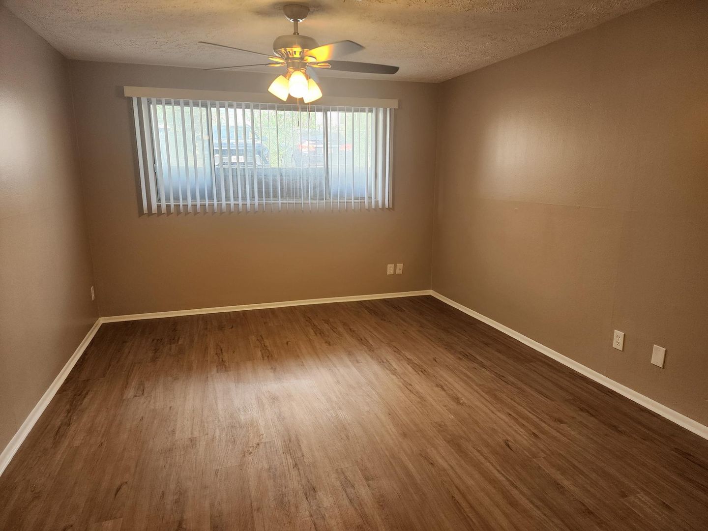 Omaha Apartment: 6516 N 64th Plaza