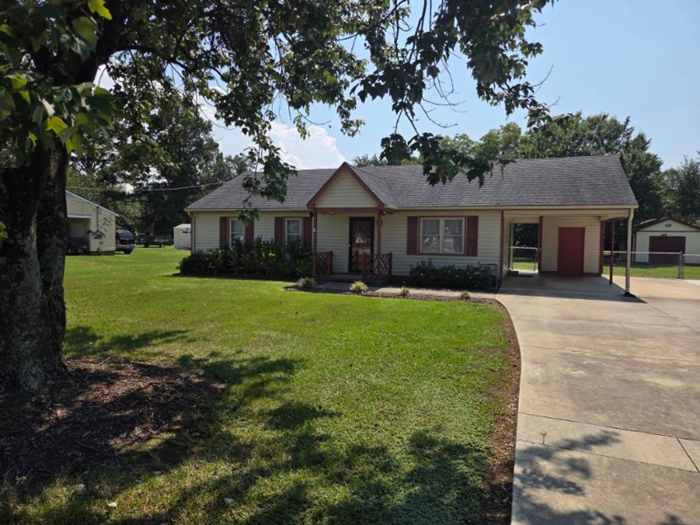 Goldsboro House: 1166 E. New Hope Road