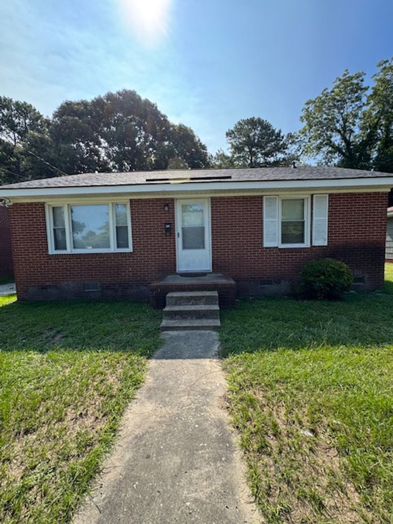 Goldsboro House: 906 N. Audubon Avenue