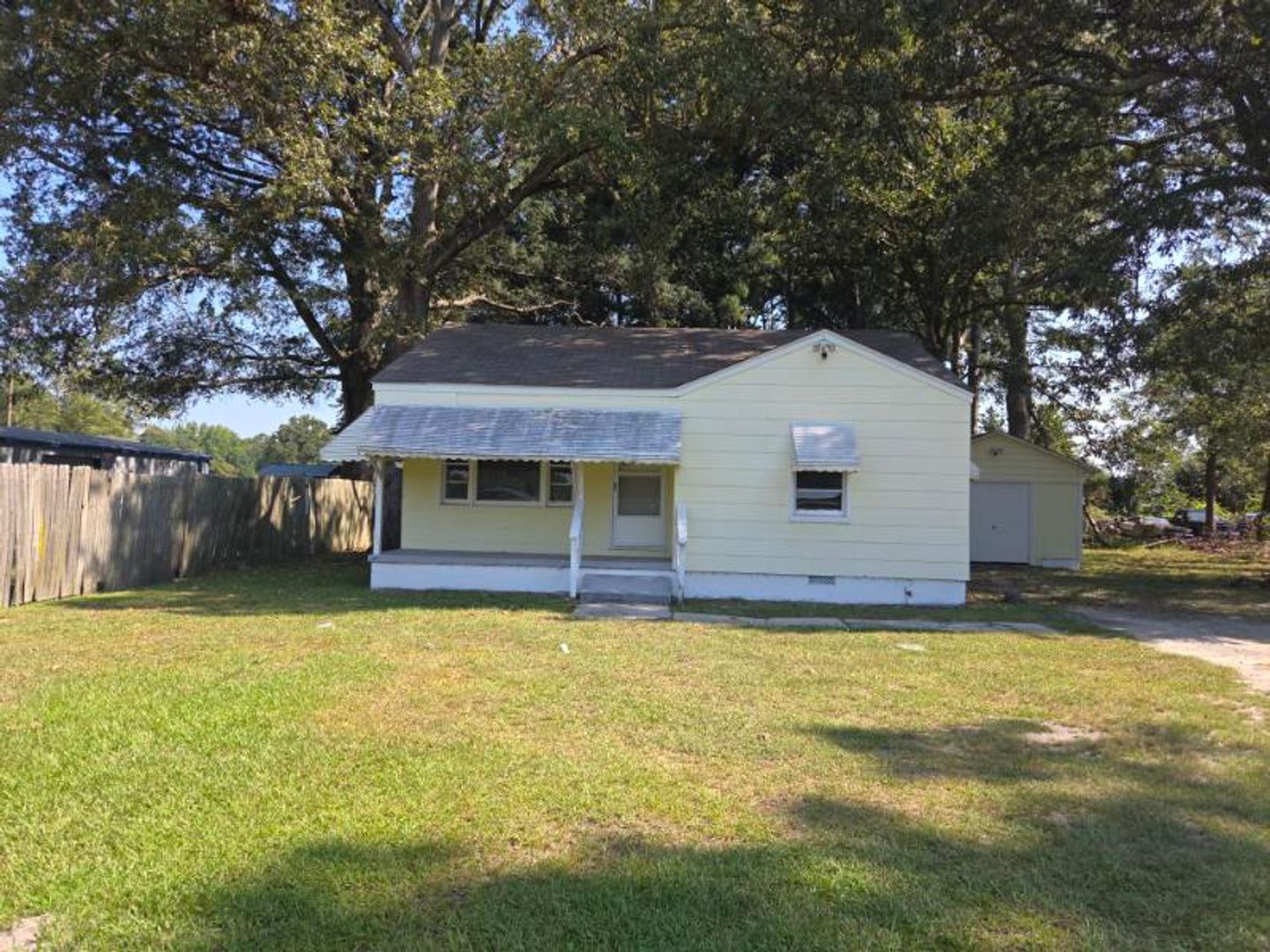 Goldsboro House: 3821 E. Ash St.