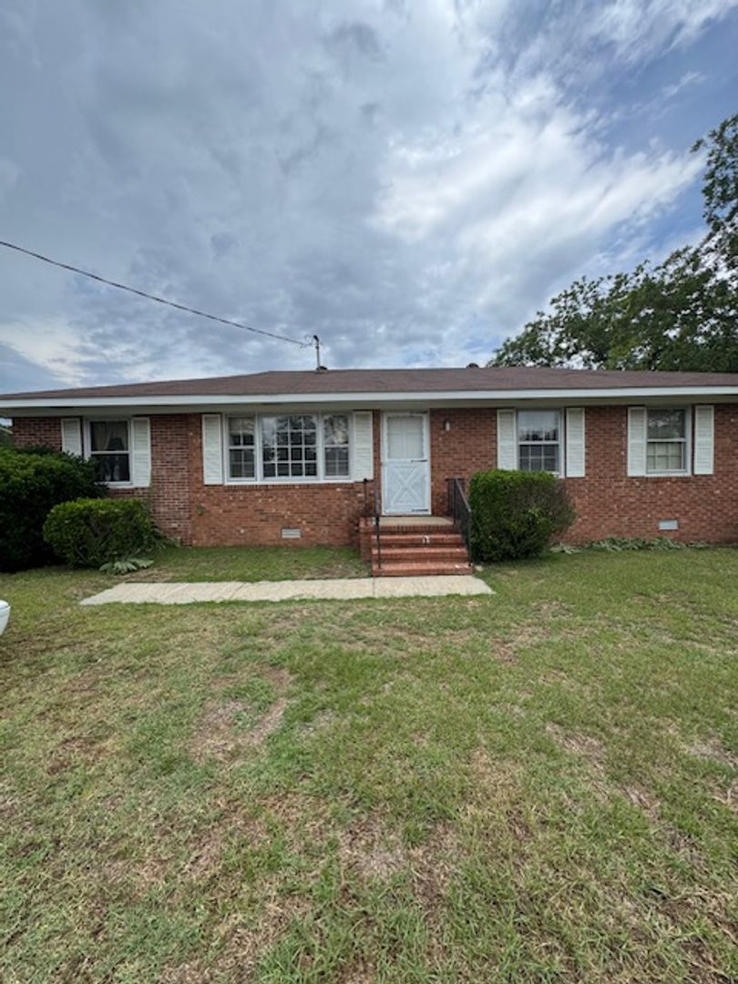 Goldsboro House: 709 Luther Drive