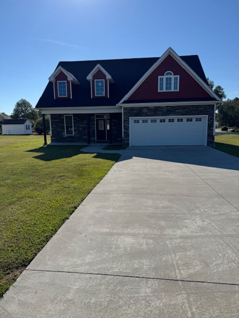 Goldsboro House: 102 Windyfield Drive