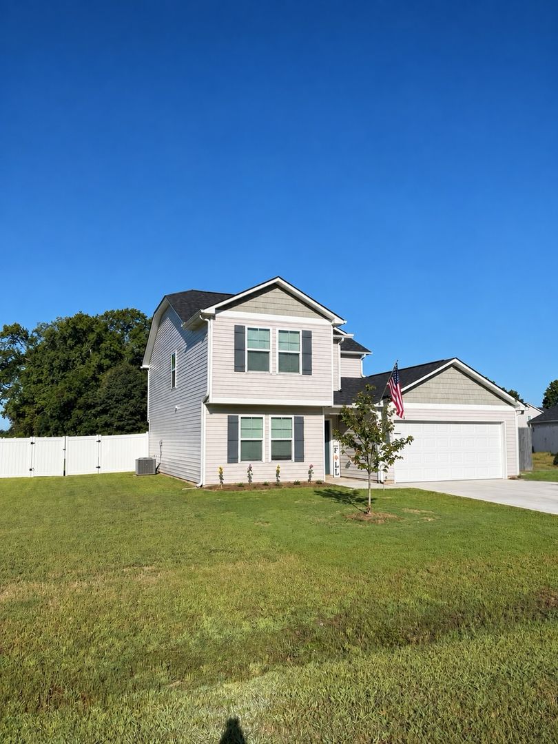 Fremont House: 107 Streamlet Drive