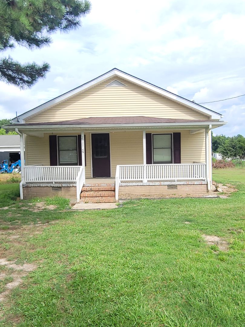 Snow Hill House: 2727 Peanut Road