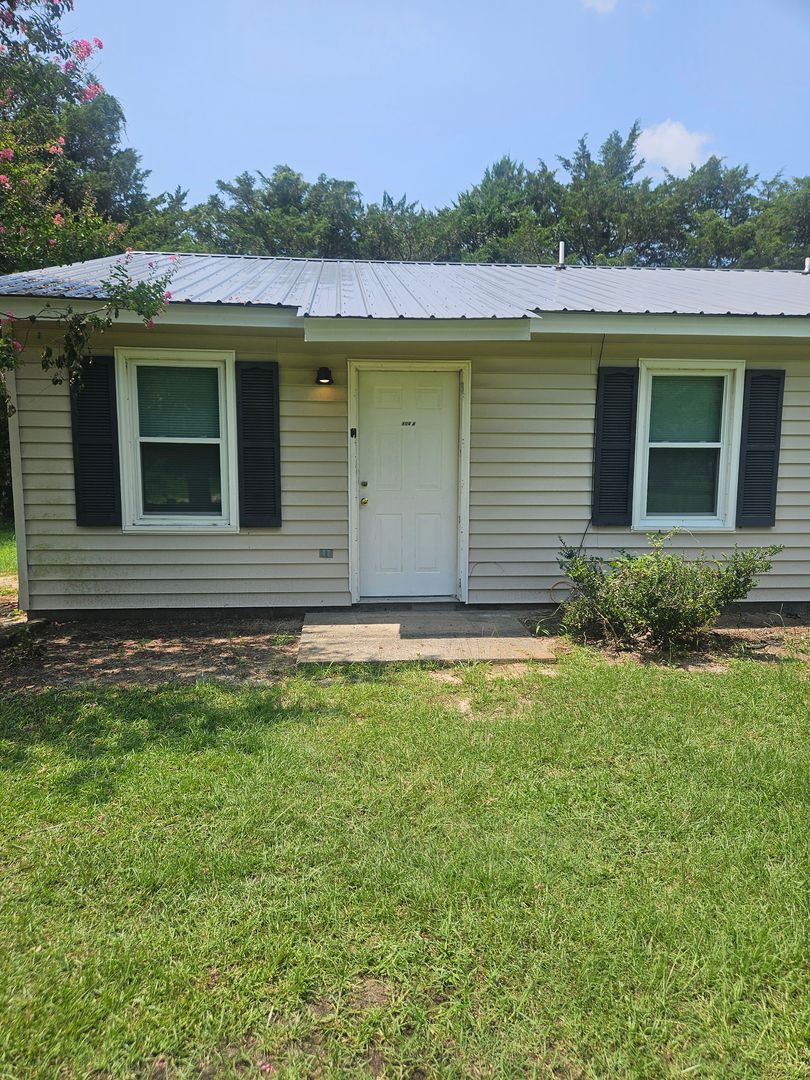 Goldsboro Apartment: 104-204 McNeil Lane