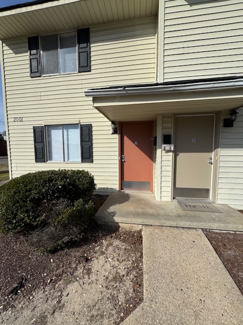 Goldsboro Apartment: 2001-2005 Peachtree Street