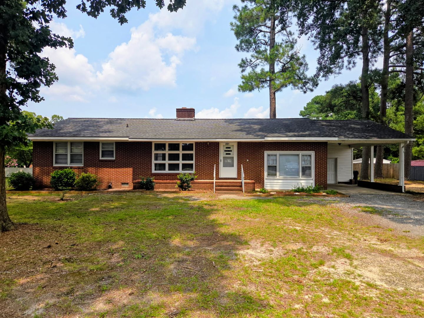 Goldsboro House: 201 Holly Road