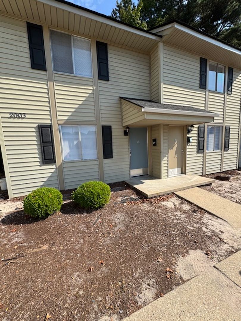 Goldsboro Apartment: 2001-2005 Peachtree Street