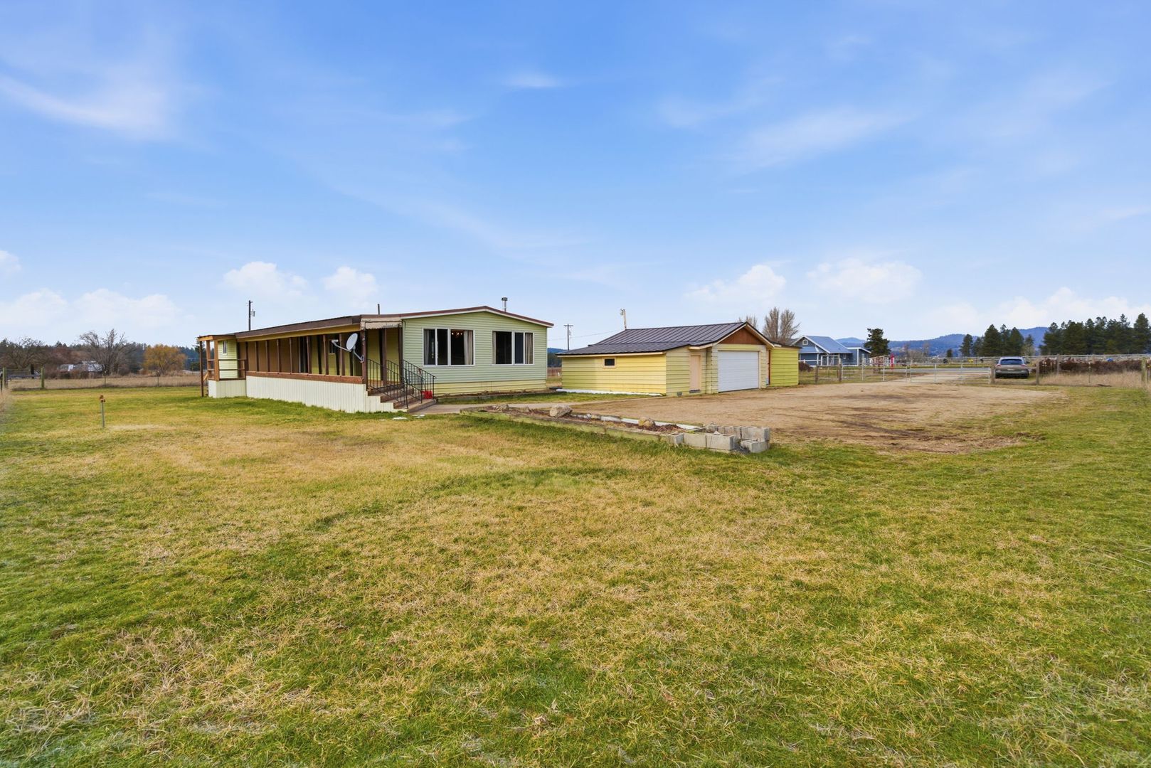 Elk House: 8202 E Elk-to-Highway Rd