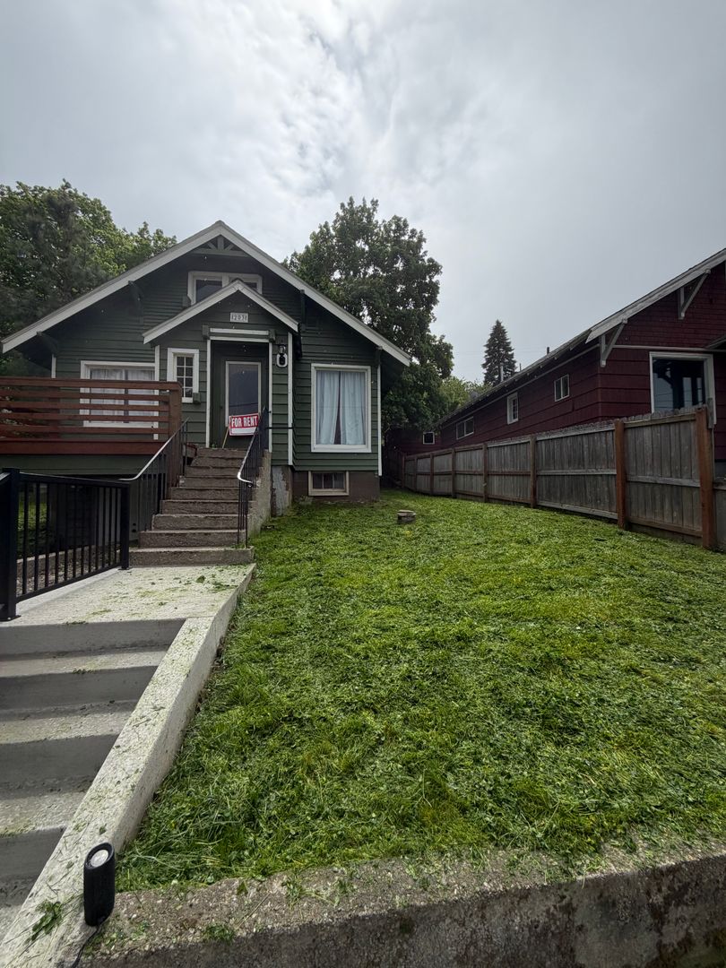 Kellogg House: 203 E Market Ave