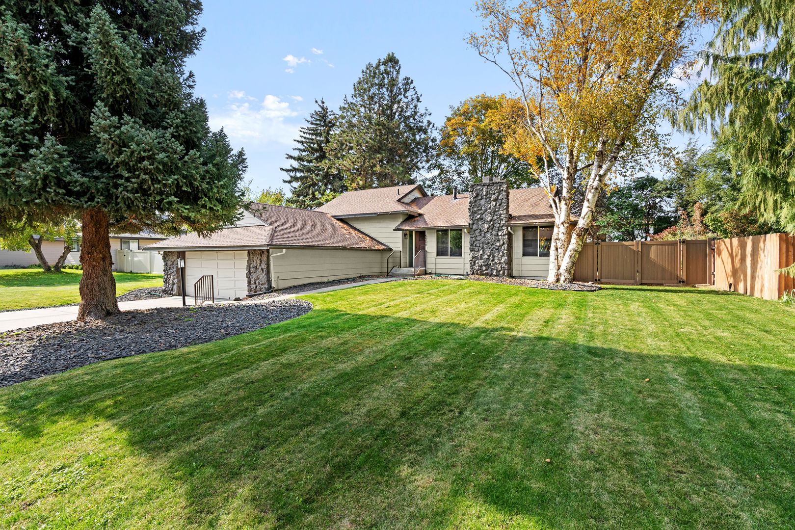 Spokane House: 5906 s Donora