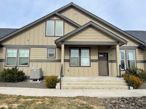 ACCEPTING PRE-LEASES (Sign NOW start your lease later) – photo 1