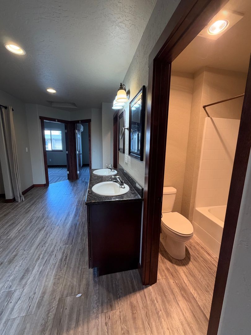 Townhomes Cheney LLC 17 of 24