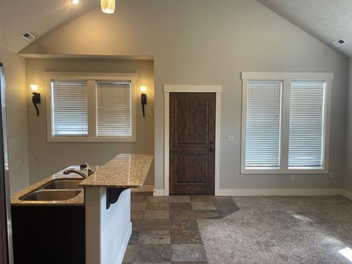 3 bed 2 bath large home with privacy! – photo 1