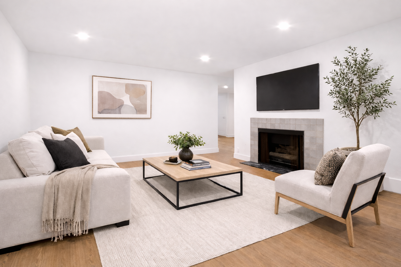 Los Angeles Apartment: 11737 Courtleigh Dr.