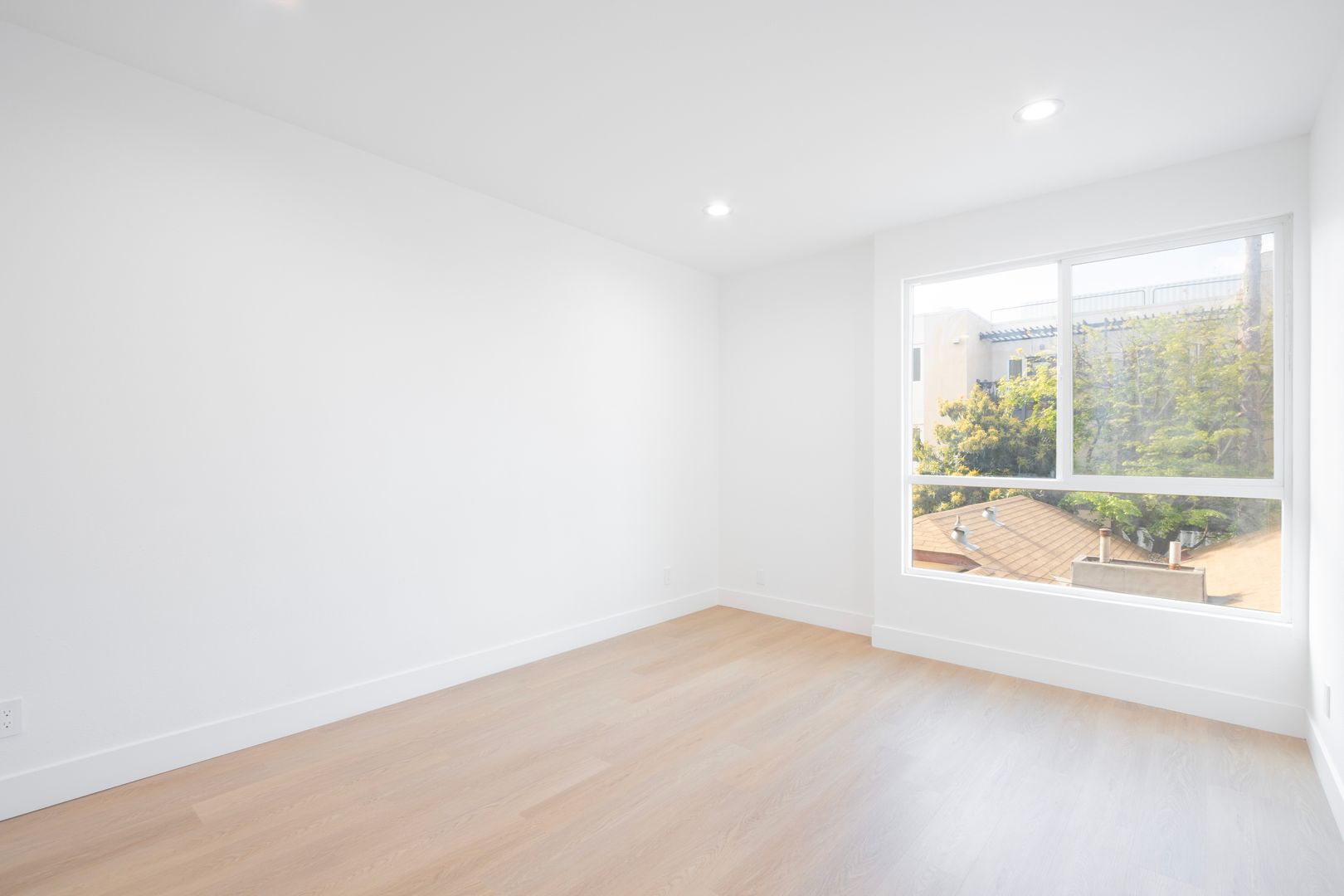 1616 N Serrano Ave. 8 of 11