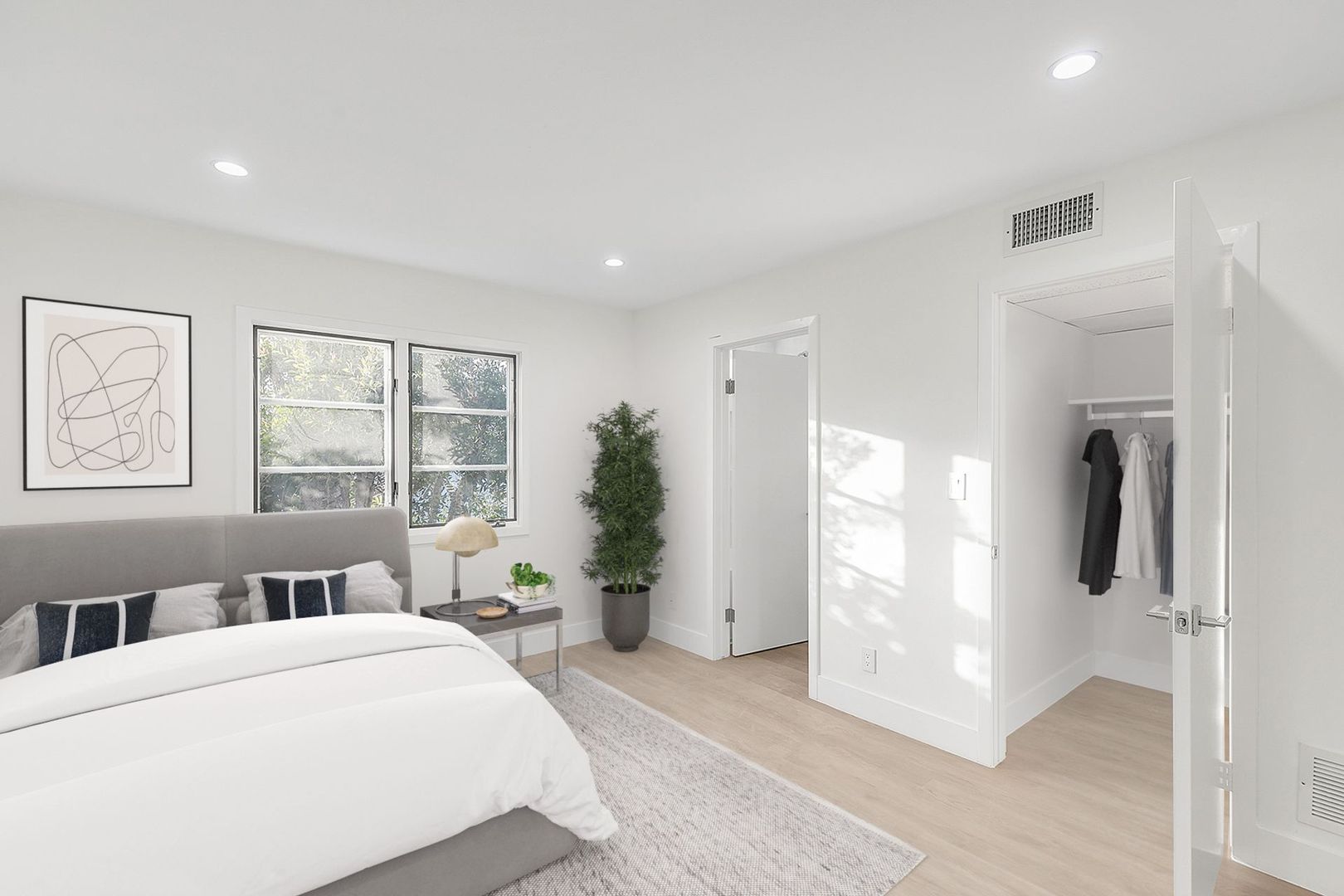 Santa Monica Apartment: 1134 26th St