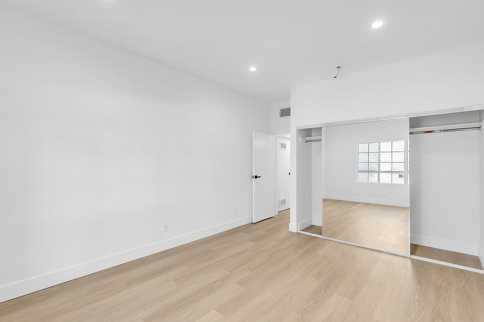 1616 N Serrano Ave. 6 of 11