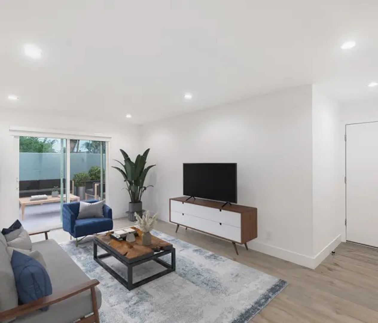 Los Angeles Apartment: 3701 Hughes Ave