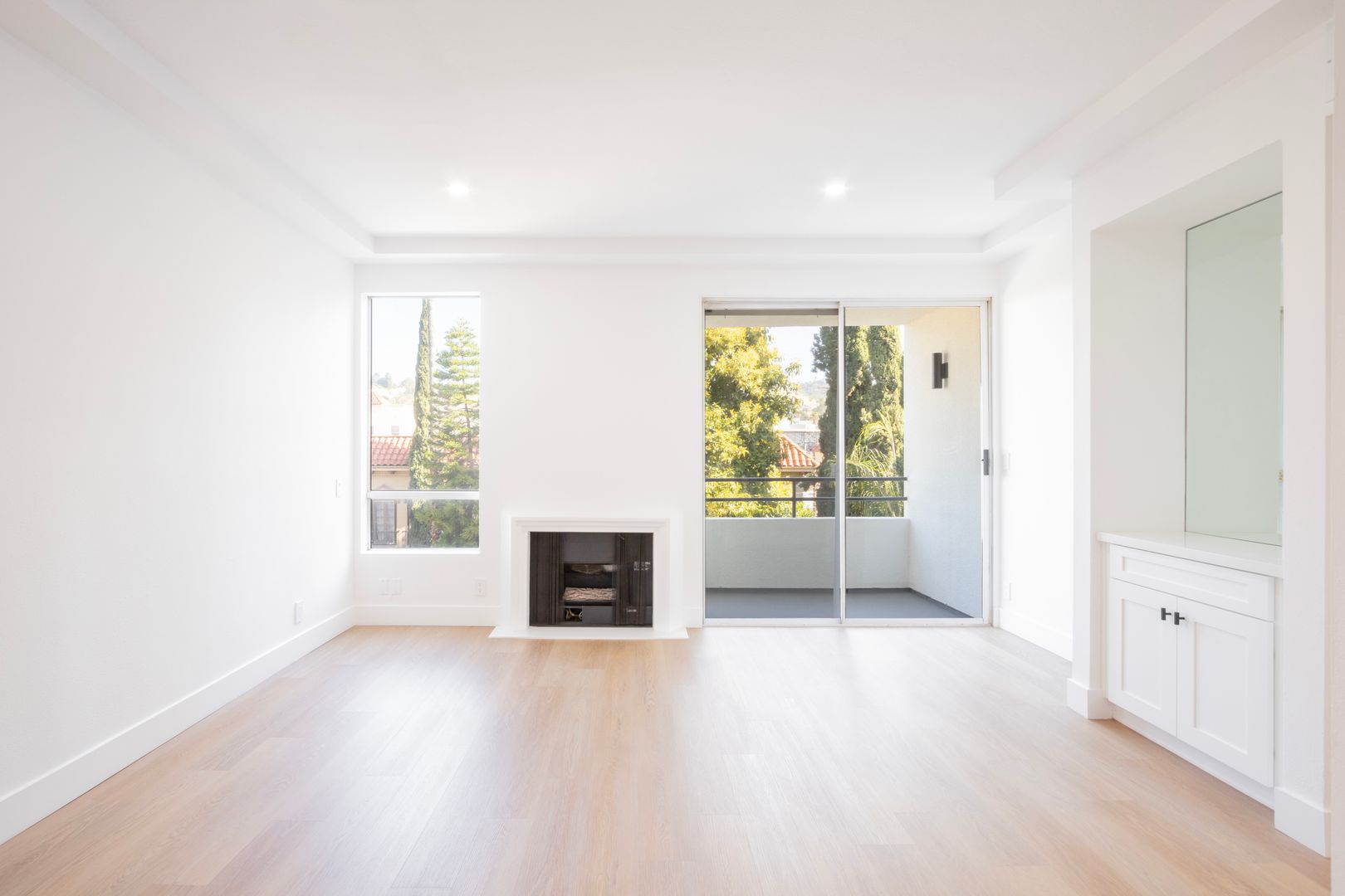 1616 N Serrano Ave. 3 of 12